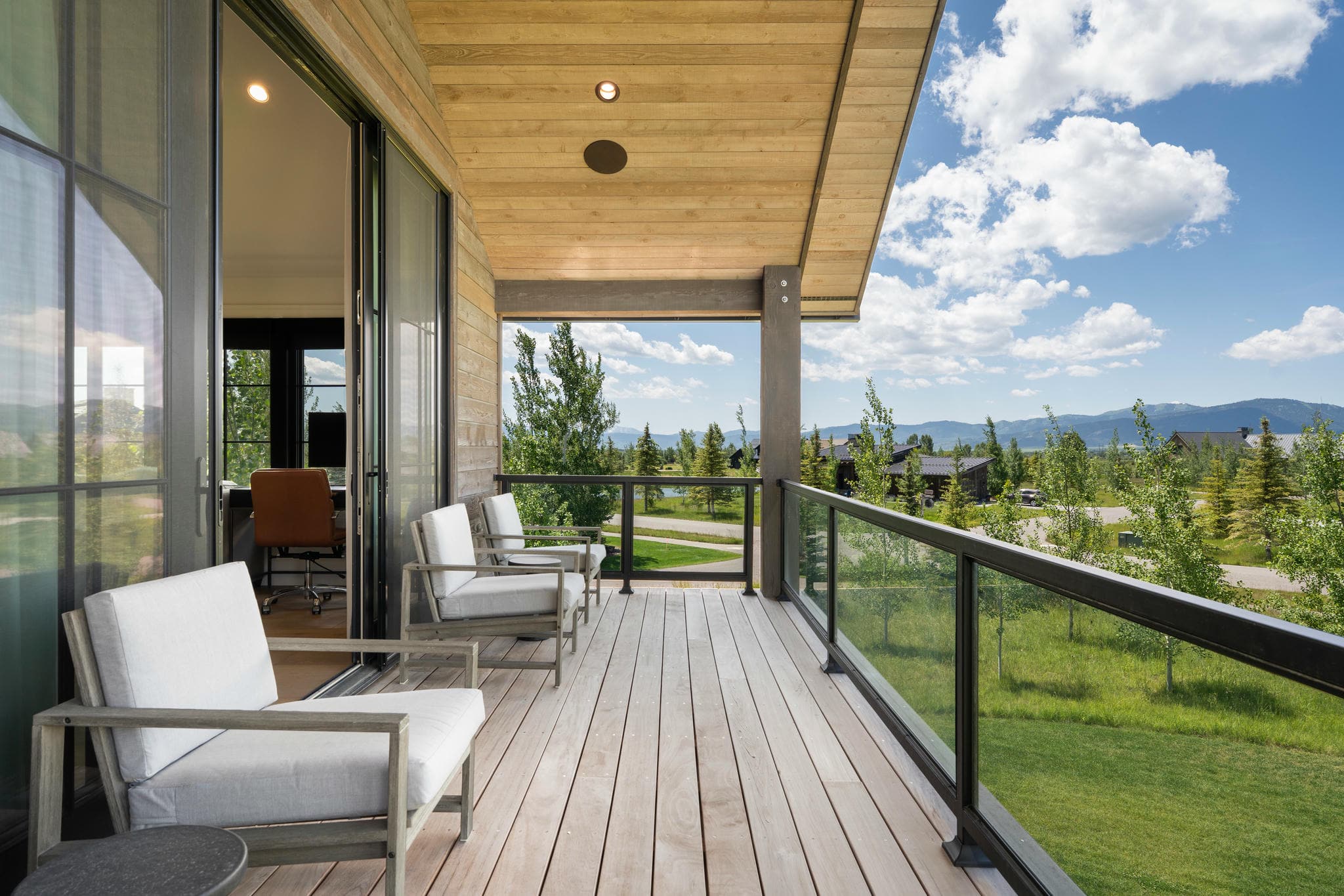 Horizontal vs Vertical Video for Real Estate Listings: A Simple Guide